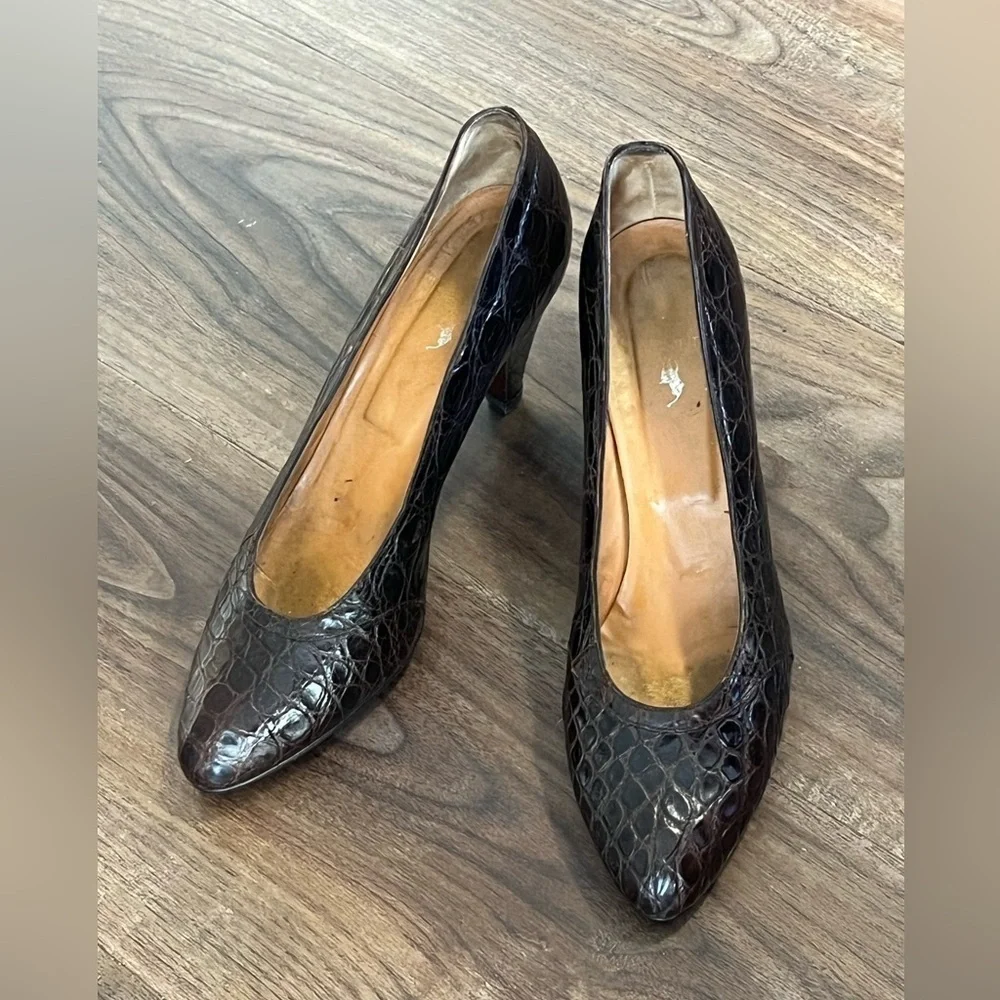 Ralph Lauren brown crocodile heels size 7.5